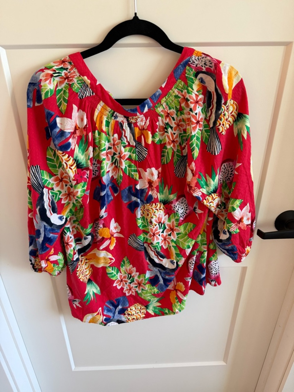 Crown & Ivy Tropical Bird Print Peasant Blouse Red Floral 3/4 Sleeve Boho Size M - Picture 5 of 5